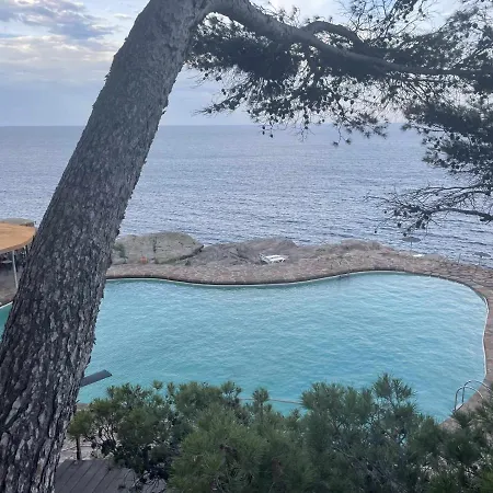 Duplex Cap Sa Sal At The Edge Of The Sea Begur